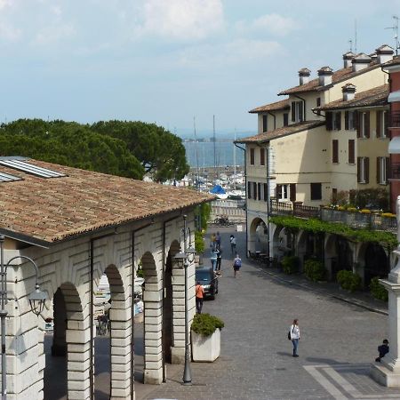Appartamento Palazzo Del Provveditore Vista Lago Дезенцано-дель-Гарда Экстерьер фото