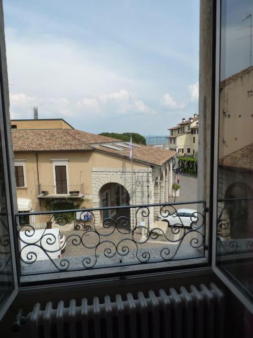 Appartamento Palazzo Del Provveditore Vista Lago Дезенцано-дель-Гарда Экстерьер фото